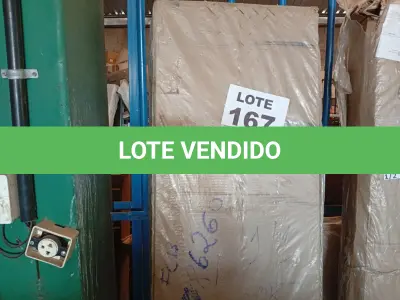 LOTE 167 - 01 - GUARDA-ROUPA SOLTEIRO DORIPEL 4 PORTAS 2 GAVETAS TREVISO (NO ESTADO, NÃO SABEMOS SE FUNCIONA. LEILÃO NÃO TEM GARANTIA E NEM DEVOLUÇÃO, SUJEITO A POSSÍVEIS AVARIAS VISÍVEIS/OCULTAS E/OU AUSÊNCIA DE COMPONENTES)