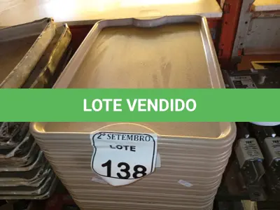LOTE 138 - 01 LOTE COM DIVERSAS BANDEJAS, APROXIMADAMENTE 40. (NO ESTADO) ATENÇÃO! FAZER A VISITAÇÃO ANTES DE ARREMATAR, NÃO SABEMOS SE FUNCIONA. LEILÃO NÃO TEM GARANTIA E NEM DEVOLUÇÃO, SUJEITO A POSSÍVEIS AVARIAS VISÍVEIS/OCULTAS E/OU AUSÊNCIA DE COMPONENTES.