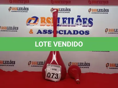 LOTE 073 - 01 GARRAFA MURANA VERMELHA C/ TAMPA GRANDE. (NO ESTADO) ATENÇÃO! FAZER A VISITAÇÃO ANTES DE ARREMATAR, NÃO SABEMOS SE FUNCIONA. LEILÃO NÃO TEM GARANTIA E NEM DEVOLUÇÃO, SUJEITO A POSSÍVEIS AVARIAS VISÍVEIS/OCULTAS E/OU AUSÊNCIA DE COMPONENTES.