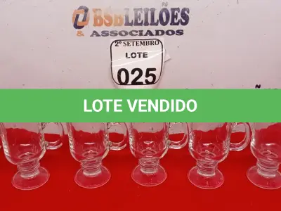 LOTE 025 - 06 COPOS PARA CAPUCCINO. (NO ESTADO) ATENÇÃO! FAZER A VISITAÇÃO ANTES DE ARREMATAR, NÃO SABEMOS SE FUNCIONA. LEILÃO NÃO TEM GARANTIA E NEM DEVOLUÇÃO, SUJEITO A POSSÍVEIS AVARIAS VISÍVEIS/OCULTAS E/OU AUSÊNCIA DE COMPONENTES.