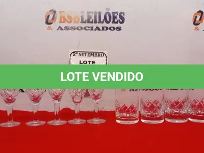 LOTE 062 - 01 JOGO DE CRISTAL COM 07 TAÇAS E 04 COPOS PARA LICOR. (NO ESTADO) ATENÇÃO! FAZER A VISITAÇÃO ANTES DE ARREMATAR, NÃO SABEMOS SE FUNCIONA. LEILÃO NÃO TEM GARANTIA E NEM DEVOLUÇÃO, SUJEITO A POSSÍVEIS AVARIAS VISÍVEIS/OCULTAS E/OU AUSÊNCIA DE COMPONENTES.