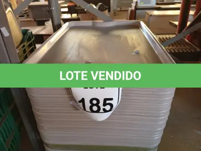 LOTE 185 - 01 LOTE COM DIVERSAS BANDEJAS, APROXIMADAMENTE 40. (NO ESTADO) ATENÇÃO! FAZER A VISITAÇÃO ANTES DE ARREMATAR, NÃO SABEMOS SE FUNCIONA. LEILÃO NÃO TEM GARANTIA E NEM DEVOLUÇÃO, SUJEITO A POSSÍVEIS AVARIAS VISÍVEIS/OCULTAS E/OU AUSÊNCIA DE COMPONENTES.
