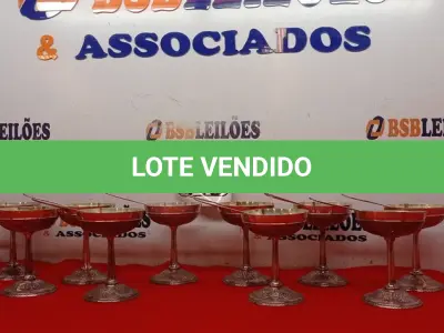 LOTE 049 - 01 JOGO DE TAÇA DE SORVETE, 12 COLHERES EM INOX COM BANHO DE PRATA. (NO ESTADO) ATENÇÃO! FAZER A VISITAÇÃO ANTES DE ARREMATAR, NÃO SABEMOS SE FUNCIONA. LEILÃO NÃO TEM GARANTIA E NEM DEVOLUÇÃO, SUJEITO A POSSÍVEIS AVARIAS VISÍVEIS/OCULTAS E/OU AUSÊNCIA DE COMPONENTES.
