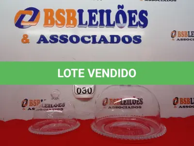 LOTE 030 - 01 BOMBONIERE DE VIDRO GRANDE E 01 PEQUENA.  (NO ESTADO) ATENÇÃO! FAZER A VISITAÇÃO ANTES DE ARREMATAR, NÃO SABEMOS SE FUNCIONA. LEILÃO NÃO TEM GARANTIA E NEM DEVOLUÇÃO, SUJEITO A POSSÍVEIS AVARIAS VISÍVEIS/OCULTAS E/OU AUSÊNCIA DE COMPONENTES.