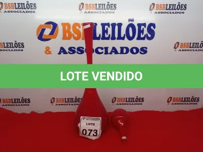 LOTE 073 - 01 GARRAFA MURANA VERMELHA C/ TAMPA GRANDE. (NO ESTADO) ATENÇÃO! FAZER A VISITAÇÃO ANTES DE ARREMATAR, NÃO SABEMOS SE FUNCIONA. LEILÃO NÃO TEM GARANTIA E NEM DEVOLUÇÃO, SUJEITO A POSSÍVEIS AVARIAS VISÍVEIS/OCULTAS E/OU AUSÊNCIA DE COMPONENTES.