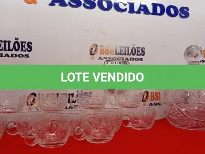 LOTE 055 - 01 PONCHEIRA, 01 CONCHA E 11 XÍCARAS. (NO ESTADO) ATENÇÃO! FAZER A VISITAÇÃO ANTES DE ARREMATAR, NÃO SABEMOS SE FUNCIONA. LEILÃO NÃO TEM GARANTIA E NEM DEVOLUÇÃO, SUJEITO A POSSÍVEIS AVARIAS VISÍVEIS/OCULTAS E/OU AUSÊNCIA DE COMPONENTES.