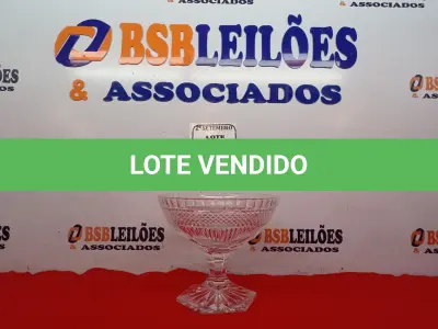 LOTE 045 - 01 FRUTEIRA CRISTAL BOHEMIA. (NO ESTADO) ATENÇÃO! FAZER A VISITAÇÃO ANTES DE ARREMATAR, NÃO SABEMOS SE FUNCIONA. LEILÃO NÃO TEM GARANTIA E NEM DEVOLUÇÃO, SUJEITO A POSSÍVEIS AVARIAS VISÍVEIS/OCULTAS E/OU AUSÊNCIA DE COMPONENTES.