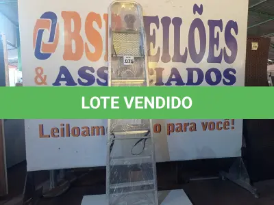 LOTE 075 - 01 ESCADA ALUMINIO 06 DEGRAUS MAESTRO.  (NO ESTADO) ATENÇÃO! FAZER A VISITAÇÃO ANTES DE ARREMATAR, NÃO SABEMOS SE FUNCIONA. LEILÃO NÃO TEM GARANTIA E NEM DEVOLUÇÃO, SUJEITO A POSSÍVEIS AVARIAS VISÍVEIS/OCULTAS E/OU AUSÊNCIA DE COMPONENTES.