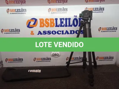 LOTE 080 - 01 TRIPÉ DE CÂMERA MARCA LUCACELL LCT-3016. (NO ESTADO) ATENÇÃO! FAZER A VISITAÇÃO ANTES DE ARREMATAR, NÃO SABEMOS SE FUNCIONA. LEILÃO NÃO TEM GARANTIA E NEM DEVOLUÇÃO, SUJEITO A POSSÍVEIS AVARIAS VISÍVEIS/OCULTAS E/OU AUSÊNCIA DE COMPONENTES.