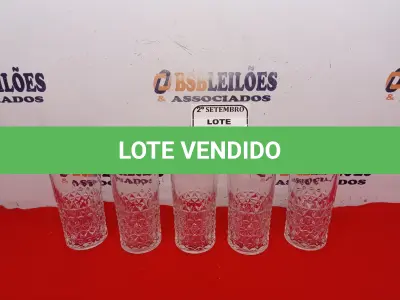 LOTE 023 - 05 COPOS DE VIDRO DIVERSOS. (NO ESTADO) ATENÇÃO! FAZER A VISITAÇÃO ANTES DE ARREMATAR, NÃO SABEMOS SE FUNCIONA. LEILÃO NÃO TEM GARANTIA E NEM DEVOLUÇÃO, SUJEITO A POSSÍVEIS AVARIAS VISÍVEIS/OCULTAS E/OU AUSÊNCIA DE COMPONENTES.