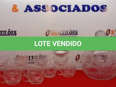 LOTE 055 - 01 PONCHEIRA, 01 CONCHA E 11 XÍCARAS. (NO ESTADO) ATENÇÃO! FAZER A VISITAÇÃO ANTES DE ARREMATAR, NÃO SABEMOS SE FUNCIONA. LEILÃO NÃO TEM GARANTIA E NEM DEVOLUÇÃO, SUJEITO A POSSÍVEIS AVARIAS VISÍVEIS/OCULTAS E/OU AUSÊNCIA DE COMPONENTES.