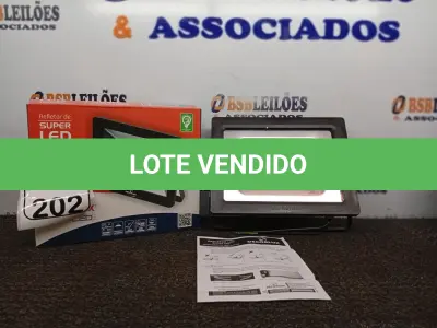 LOTE 202 - 01 REFLETOR DECORLED SUPERLED 220V 100W LUZ BRANCA DECORLUX NOVO. (NO ESTADO) ATENÇÃO! FAZER A VISITAÇÃO ANTES DE ARREMATAR, NÃO SABEMOS SE FUNCIONA. LEILÃO NÃO TEM GARANTIA E NEM DEVOLUÇÃO, SUJEITO A POSSÍVEIS AVARIAS VISÍVEIS/OCULTAS E/OU AUSÊNCIA DE COMPONENTES.
