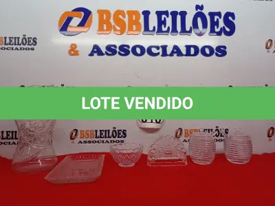 LOTE 010 - 01 KIT MELEIRO, 01 AÇUCAREIRO, 01 BANDEJA, 01 JARRA, 01 PORTA GUARDANAPOS E 01 TIGELA DE VIDRO. (NO ESTADO) ATENÇÃO! FAZER A VISITAÇÃO ANTES DE ARREMATAR, NÃO SABEMOS SE FUNCIONA. LEILÃO NÃO TEM GARANTIA E NEM DEVOLUÇÃO, SUJEITO A POSSÍVEIS AVARIAS VISÍVEIS/OCULTAS E/OU AUSÊNCIA DE COMPONENTES.