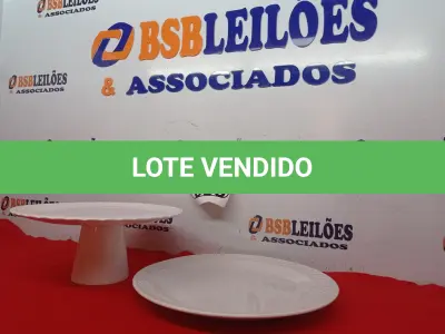 LOTE 056 - 01 BAILARINA PARA BOLO E 01 PRATO EM PORCELANA. (NO ESTADO) ATENÇÃO! FAZER A VISITAÇÃO ANTES DE ARREMATAR, NÃO SABEMOS SE FUNCIONA. LEILÃO NÃO TEM GARANTIA E NEM DEVOLUÇÃO, SUJEITO A POSSÍVEIS AVARIAS VISÍVEIS/OCULTAS E/OU AUSÊNCIA DE COMPONENTES.
