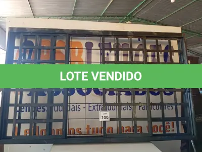 LOTE 100 - 01 JANELA VENEZIANA 2X1. (NO ESTADO) ATENÇÃO! FAZER A VISITAÇÃO ANTES DE ARREMATAR, NÃO SABEMOS SE FUNCIONA. LEILÃO NÃO TEM GARANTIA E NEM DEVOLUÇÃO, SUJEITO A POSSÍVEIS AVARIAS VISÍVEIS/OCULTAS E/OU AUSÊNCIA DE COMPONENTES.
