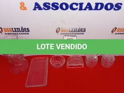 LOTE 010 - 01 KIT MELEIRO, 01 AÇUCAREIRO, 01 BANDEJA, 01 JARRA, 01 PORTA GUARDANAPOS E 01 TIGELA DE VIDRO. (NO ESTADO) ATENÇÃO! FAZER A VISITAÇÃO ANTES DE ARREMATAR, NÃO SABEMOS SE FUNCIONA. LEILÃO NÃO TEM GARANTIA E NEM DEVOLUÇÃO, SUJEITO A POSSÍVEIS AVARIAS VISÍVEIS/OCULTAS E/OU AUSÊNCIA DE COMPONENTES.
