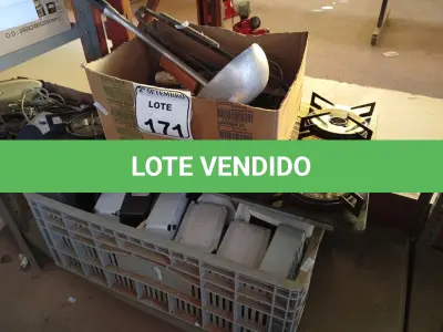 LOTE 171 - 01 FOGÃO COOKTOP E UTENSÍLIOS DIVERSOS. (NO ESTADO) ATENÇÃO! FAZER A VISITAÇÃO ANTES DE ARREMATAR, NÃO SABEMOS SE FUNCIONA. LEILÃO NÃO TEM GARANTIA E NEM DEVOLUÇÃO, SUJEITO A POSSÍVEIS AVARIAS VISÍVEIS/OCULTAS E/OU AUSÊNCIA DE COMPONENTES.