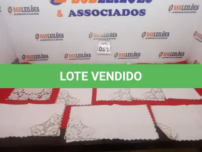 LOTE 051 - 07 GUARDANAPOS TRABALHADOS LINHO. (NO ESTADO) ATENÇÃO! FAZER A VISITAÇÃO ANTES DE ARREMATAR, NÃO SABEMOS SE FUNCIONA. LEILÃO NÃO TEM GARANTIA E NEM DEVOLUÇÃO, SUJEITO A POSSÍVEIS AVARIAS VISÍVEIS/OCULTAS E/OU AUSÊNCIA DE COMPONENTES.