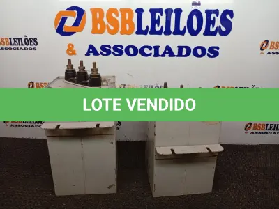 LOTE 124 - 02 CAPACITORES. (NO ESTADO) ATENÇÃO! FAZER A VISITAÇÃO ANTES DE ARREMATAR, NÃO SABEMOS SE FUNCIONA. LEILÃO NÃO TEM GARANTIA E NEM DEVOLUÇÃO, SUJEITO A POSSÍVEIS AVARIAS VISÍVEIS/OCULTAS E/OU AUSÊNCIA DE COMPONENTES.