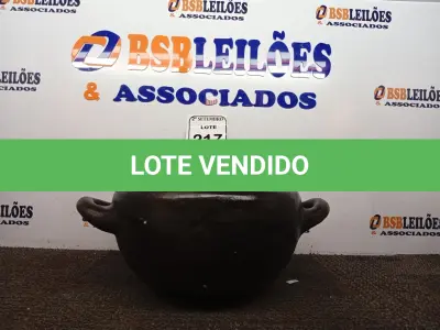 LOTE 217 - 01 PANELA DE BARRO. (NO ESTADO) ATENÇÃO! FAZER A VISITAÇÃO ANTES DE ARREMATAR, NÃO SABEMOS SE FUNCIONA. LEILÃO NÃO TEM GARANTIA E NEM DEVOLUÇÃO, SUJEITO A POSSÍVEIS AVARIAS VISÍVEIS/OCULTAS E/OU AUSÊNCIA DE COMPONENTES.