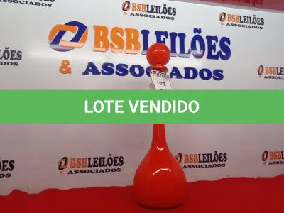 LOTE 074 - 01 GARRAFA MURANA VERMELHA C/ TAMPA. (NO ESTADO) ATENÇÃO! FAZER A VISITAÇÃO ANTES DE ARREMATAR, NÃO SABEMOS SE FUNCIONA. LEILÃO NÃO TEM GARANTIA E NEM DEVOLUÇÃO, SUJEITO A POSSÍVEIS AVARIAS VISÍVEIS/OCULTAS E/OU AUSÊNCIA DE COMPONENTES.