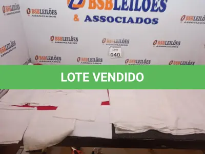 LOTE 040 - 01 TOALHA DE MESA EM LINHO NA COR BRANCA COM 11 GUARDANAPOS DE LINHO. (NO ESTADO) ATENÇÃO! FAZER A VISITAÇÃO ANTES DE ARREMATAR, NÃO SABEMOS SE FUNCIONA. LEILÃO NÃO TEM GARANTIA E NEM DEVOLUÇÃO, SUJEITO A POSSÍVEIS AVARIAS VISÍVEIS/OCULTAS E/OU AUSÊNCIA DE COMPONENTES.