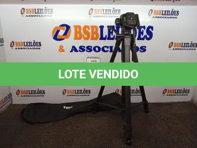 LOTE 130 - 01 TRIPÉ DE CÂMERA MARCA LUCACELL LCT-3016. (NO ESTADO) ATENÇÃO! FAZER A VISITAÇÃO ANTES DE ARREMATAR, NÃO SABEMOS SE FUNCIONA. LEILÃO NÃO TEM GARANTIA E NEM DEVOLUÇÃO, SUJEITO A POSSÍVEIS AVARIAS VISÍVEIS/OCULTAS E/OU AUSÊNCIA DE COMPONENTES.