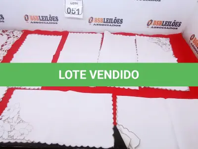 LOTE 051 - 07 GUARDANAPOS TRABALHADOS LINHO. (NO ESTADO) ATENÇÃO! FAZER A VISITAÇÃO ANTES DE ARREMATAR, NÃO SABEMOS SE FUNCIONA. LEILÃO NÃO TEM GARANTIA E NEM DEVOLUÇÃO, SUJEITO A POSSÍVEIS AVARIAS VISÍVEIS/OCULTAS E/OU AUSÊNCIA DE COMPONENTES.
