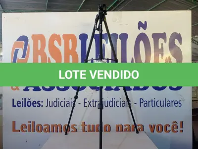 LOTE 037 - 01 TRIPÉ DE CÂMERA MARCA LUCACELL LCT-3016. (NO ESTADO) ATENÇÃO! FAZER A VISITAÇÃO ANTES DE ARREMATAR, NÃO SABEMOS SE FUNCIONA. LEILÃO NÃO TEM GARANTIA E NEM DEVOLUÇÃO, SUJEITO A POSSÍVEIS AVARIAS VISÍVEIS/OCULTAS E/OU AUSÊNCIA DE COMPONENTES.