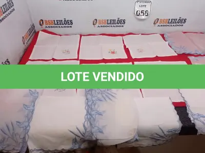 LOTE 058 - 01 JOGO AMERICANO C/ 05 GUARDANAPOS E 06 GUARDANAPOS LINHO PEQUENOS. (NO ESTADO) ATENÇÃO! FAZER A VISITAÇÃO ANTES DE ARREMATAR, NÃO SABEMOS SE FUNCIONA. LEILÃO NÃO TEM GARANTIA E NEM DEVOLUÇÃO, SUJEITO A POSSÍVEIS AVARIAS VISÍVEIS/OCULTAS E/OU AUSÊNCIA DE COMPONENTES.