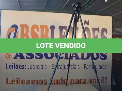 LOTE 160 - 01 TRIPÉ DE CÂMERA MARCA LUCACELL LCT-3016. (NO ESTADO) ATENÇÃO! FAZER A VISITAÇÃO ANTES DE ARREMATAR, NÃO SABEMOS SE FUNCIONA. LEILÃO NÃO TEM GARANTIA E NEM DEVOLUÇÃO, SUJEITO A POSSÍVEIS AVARIAS VISÍVEIS/OCULTAS E/OU AUSÊNCIA DE COMPONENTES.