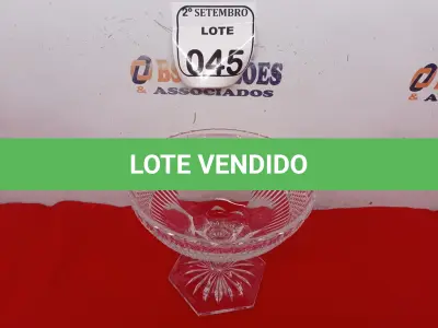LOTE 045 - 01 FRUTEIRA CRISTAL BOHEMIA. (NO ESTADO) ATENÇÃO! FAZER A VISITAÇÃO ANTES DE ARREMATAR, NÃO SABEMOS SE FUNCIONA. LEILÃO NÃO TEM GARANTIA E NEM DEVOLUÇÃO, SUJEITO A POSSÍVEIS AVARIAS VISÍVEIS/OCULTAS E/OU AUSÊNCIA DE COMPONENTES.
