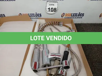 LOTE 108 - TORNEIRA MONOCOMANDO GOURMET. (NO ESTADO) ATENÇÃO! FAZER A VISITAÇÃO ANTES DE ARREMATAR, NÃO SABEMOS SE FUNCIONA. LEILÃO NÃO TEM GARANTIA E NEM DEVOLUÇÃO, SUJEITO A POSSÍVEIS AVARIAS VISÍVEIS/OCULTAS E/OU AUSÊNCIA DE COMPONENTES.