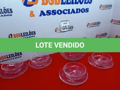 LOTE 057 - 01 TIGELA COM 06 PRATOS DE SOBREMESA E 06 BOLIS DE DESENHO DE FOLHAS. (NO ESTADO) ATENÇÃO! FAZER A VISITAÇÃO ANTES DE ARREMATAR, NÃO SABEMOS SE FUNCIONA. LEILÃO NÃO TEM GARANTIA E NEM DEVOLUÇÃO, SUJEITO A POSSÍVEIS AVARIAS VISÍVEIS/OCULTAS E/OU AUSÊNCIA DE COMPONENTES.