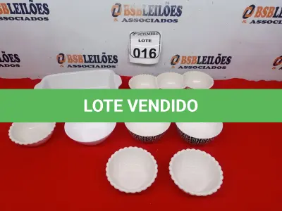 LOTE 016 - 01 PEQUENA TRAVESSA, 01 PETISQUEIRA, 04 POTES DE SOBREMESA E 03 TIGELAS DIVERSAS. (NO ESTADO) ATENÇÃO! FAZER A VISITAÇÃO ANTES DE ARREMATAR, NÃO SABEMOS SE FUNCIONA. LEILÃO NÃO TEM GARANTIA E NEM DEVOLUÇÃO, SUJEITO A POSSÍVEIS AVARIAS VISÍVEIS/OCULTAS E/OU AUSÊNCIA DE COMPONENTES.