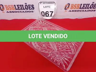 LOTE 067 - 01 BANDEJA CRISTAL BOHEMIA. (NO ESTADO) ATENÇÃO! FAZER A VISITAÇÃO ANTES DE ARREMATAR, NÃO SABEMOS SE FUNCIONA. LEILÃO NÃO TEM GARANTIA E NEM DEVOLUÇÃO, SUJEITO A POSSÍVEIS AVARIAS VISÍVEIS/OCULTAS E/OU AUSÊNCIA DE COMPONENTES.