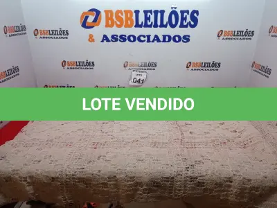 LOTE 041 - 01 TOALHA DE RENDA FILÉ COM 12 PORTA COPOS. (NO ESTADO) ATENÇÃO! FAZER A VISITAÇÃO ANTES DE ARREMATAR, NÃO SABEMOS SE FUNCIONA. LEILÃO NÃO TEM GARANTIA E NEM DEVOLUÇÃO, SUJEITO A POSSÍVEIS AVARIAS VISÍVEIS/OCULTAS E/OU AUSÊNCIA DE COMPONENTES.