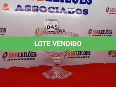 LOTE 045 - 01 FRUTEIRA CRISTAL BOHEMIA. (NO ESTADO) ATENÇÃO! FAZER A VISITAÇÃO ANTES DE ARREMATAR, NÃO SABEMOS SE FUNCIONA. LEILÃO NÃO TEM GARANTIA E NEM DEVOLUÇÃO, SUJEITO A POSSÍVEIS AVARIAS VISÍVEIS/OCULTAS E/OU AUSÊNCIA DE COMPONENTES.