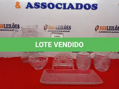 LOTE 010 - 01 KIT MELEIRO, 01 AÇUCAREIRO, 01 BANDEJA, 01 JARRA, 01 PORTA GUARDANAPOS E 01 TIGELA DE VIDRO. (NO ESTADO) ATENÇÃO! FAZER A VISITAÇÃO ANTES DE ARREMATAR, NÃO SABEMOS SE FUNCIONA. LEILÃO NÃO TEM GARANTIA E NEM DEVOLUÇÃO, SUJEITO A POSSÍVEIS AVARIAS VISÍVEIS/OCULTAS E/OU AUSÊNCIA DE COMPONENTES.