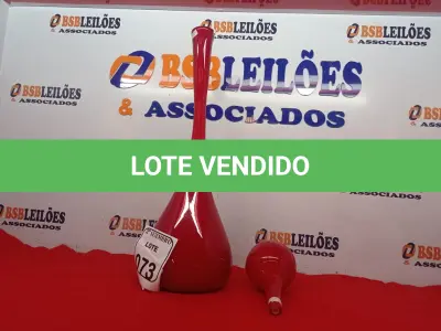 LOTE 073 - 01 GARRAFA MURANA VERMELHA C/ TAMPA GRANDE. (NO ESTADO) ATENÇÃO! FAZER A VISITAÇÃO ANTES DE ARREMATAR, NÃO SABEMOS SE FUNCIONA. LEILÃO NÃO TEM GARANTIA E NEM DEVOLUÇÃO, SUJEITO A POSSÍVEIS AVARIAS VISÍVEIS/OCULTAS E/OU AUSÊNCIA DE COMPONENTES.