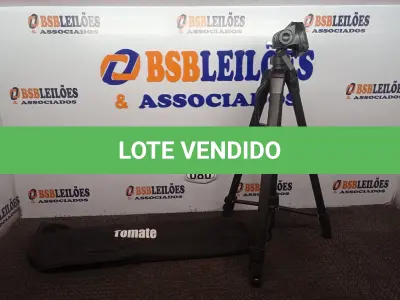 LOTE 080 - 01 TRIPÉ DE CÂMERA MARCA LUCACELL LCT-3016. (NO ESTADO) ATENÇÃO! FAZER A VISITAÇÃO ANTES DE ARREMATAR, NÃO SABEMOS SE FUNCIONA. LEILÃO NÃO TEM GARANTIA E NEM DEVOLUÇÃO, SUJEITO A POSSÍVEIS AVARIAS VISÍVEIS/OCULTAS E/OU AUSÊNCIA DE COMPONENTES.