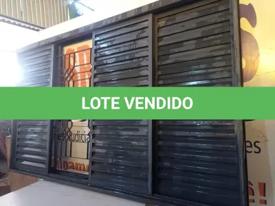 LOTE 050 - 01 JANELA VENEZIANA 2X1. (NO ESTADO) ATENÇÃO! FAZER A VISITAÇÃO ANTES DE ARREMATAR, NÃO SABEMOS SE FUNCIONA. LEILÃO NÃO TEM GARANTIA E NEM DEVOLUÇÃO, SUJEITO A POSSÍVEIS AVARIAS VISÍVEIS/OCULTAS E/OU AUSÊNCIA DE COMPONENTES.