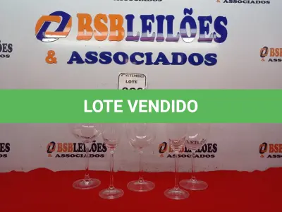 LOTE 026 - 05 TAÇAS DE TAMANHOS DIVERSOS. (NO ESTADO) ATENÇÃO! FAZER A VISITAÇÃO ANTES DE ARREMATAR, NÃO SABEMOS SE FUNCIONA. LEILÃO NÃO TEM GARANTIA E NEM DEVOLUÇÃO, SUJEITO A POSSÍVEIS AVARIAS VISÍVEIS/OCULTAS E/OU AUSÊNCIA DE COMPONENTES.