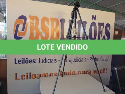 LOTE 130 - 01 TRIPÉ DE CÂMERA MARCA LUCACELL LCT-3016. (NO ESTADO) ATENÇÃO! FAZER A VISITAÇÃO ANTES DE ARREMATAR, NÃO SABEMOS SE FUNCIONA. LEILÃO NÃO TEM GARANTIA E NEM DEVOLUÇÃO, SUJEITO A POSSÍVEIS AVARIAS VISÍVEIS/OCULTAS E/OU AUSÊNCIA DE COMPONENTES.