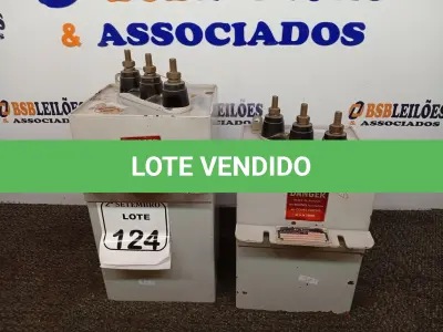 LOTE 124 - 02 CAPACITORES. (NO ESTADO) ATENÇÃO! FAZER A VISITAÇÃO ANTES DE ARREMATAR, NÃO SABEMOS SE FUNCIONA. LEILÃO NÃO TEM GARANTIA E NEM DEVOLUÇÃO, SUJEITO A POSSÍVEIS AVARIAS VISÍVEIS/OCULTAS E/OU AUSÊNCIA DE COMPONENTES.