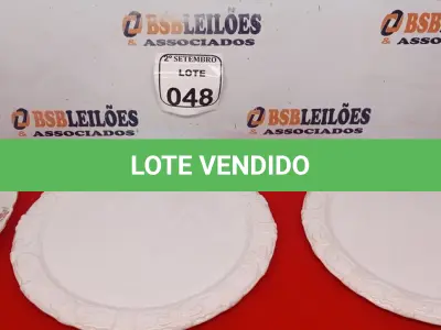 LOTE 048 - 02 PRATOS GRANDES BRANCOS E 01 PRATO PORCELANA INGLESA. (NO ESTADO) ATENÇÃO! FAZER A VISITAÇÃO ANTES DE ARREMATAR, NÃO SABEMOS SE FUNCIONA. LEILÃO NÃO TEM GARANTIA E NEM DEVOLUÇÃO, SUJEITO A POSSÍVEIS AVARIAS VISÍVEIS/OCULTAS E/OU AUSÊNCIA DE COMPONENTES.
