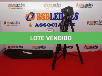 LOTE 037 - 01 TRIPÉ DE CÂMERA MARCA LUCACELL LCT-3016. (NO ESTADO) ATENÇÃO! FAZER A VISITAÇÃO ANTES DE ARREMATAR, NÃO SABEMOS SE FUNCIONA. LEILÃO NÃO TEM GARANTIA E NEM DEVOLUÇÃO, SUJEITO A POSSÍVEIS AVARIAS VISÍVEIS/OCULTAS E/OU AUSÊNCIA DE COMPONENTES.