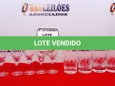 LOTE 062 - 01 JOGO DE CRISTAL COM 07 TAÇAS E 04 COPOS PARA LICOR. (NO ESTADO) ATENÇÃO! FAZER A VISITAÇÃO ANTES DE ARREMATAR, NÃO SABEMOS SE FUNCIONA. LEILÃO NÃO TEM GARANTIA E NEM DEVOLUÇÃO, SUJEITO A POSSÍVEIS AVARIAS VISÍVEIS/OCULTAS E/OU AUSÊNCIA DE COMPONENTES.