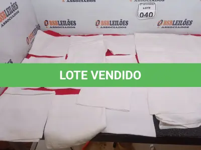 LOTE 040 - 01 TOALHA DE MESA EM LINHO NA COR BRANCA COM 11 GUARDANAPOS DE LINHO. (NO ESTADO) ATENÇÃO! FAZER A VISITAÇÃO ANTES DE ARREMATAR, NÃO SABEMOS SE FUNCIONA. LEILÃO NÃO TEM GARANTIA E NEM DEVOLUÇÃO, SUJEITO A POSSÍVEIS AVARIAS VISÍVEIS/OCULTAS E/OU AUSÊNCIA DE COMPONENTES.