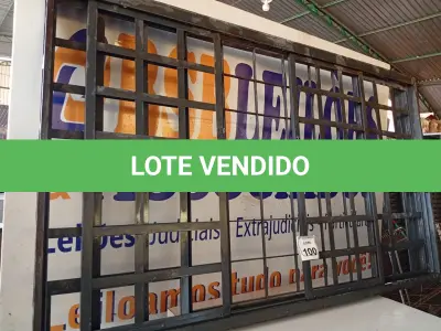 LOTE 100 - 01 JANELA VENEZIANA 2X1. (NO ESTADO) ATENÇÃO! FAZER A VISITAÇÃO ANTES DE ARREMATAR, NÃO SABEMOS SE FUNCIONA. LEILÃO NÃO TEM GARANTIA E NEM DEVOLUÇÃO, SUJEITO A POSSÍVEIS AVARIAS VISÍVEIS/OCULTAS E/OU AUSÊNCIA DE COMPONENTES.